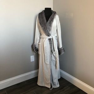 Soma Luxe Robe Light Gray Faux Fur Trim L/XL